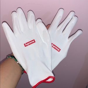 Supreme gloves